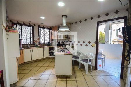 Casa à venda com 570m², 4 quartos e 4 vagas