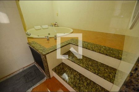 Casa à venda com 570m², 4 quartos e 4 vagas