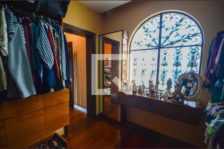 Casa à venda com 570m², 4 quartos e 4 vagas