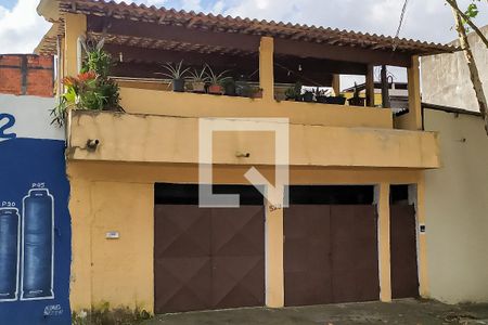 Casa à venda com 320m², 9 quartos e 2 vagas Casa à venda com 320m², 9 quartos e 2 vagasFachada