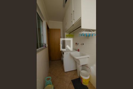 Casa à venda com 120m², 3 quartos e 2 vagas Casa à venda com 120m², 3 quartos e 2 vagasÁrea de serviço