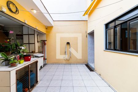 Casa à venda com 227m², 3 quartos e 4 vagas1o. Andar - Quintal