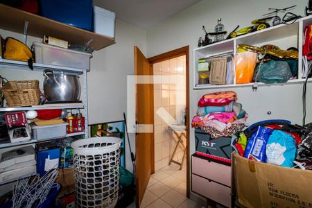 Casa à venda com 227m², 3 quartos e 4 vagas1o. Andar - Quarto de serviço