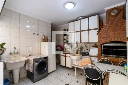 Casa à venda com 227m², 3 quartos e 4 vagas1o. Andar - Área de serviço