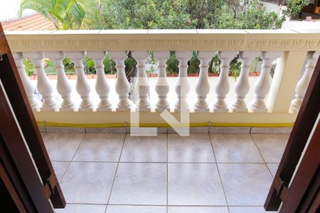 Casa à venda com 850m², 7 quartos e 8 vagas Casa à venda com 850m², 7 quartos e 8 vagasSacada do Quarto 1