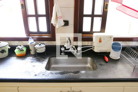 Casa à venda com 850m², 7 quartos e 8 vagas Casa à venda com 850m², 7 quartos e 8 vagascozinha