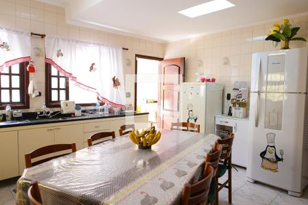 Casa à venda com 850m², 7 quartos e 8 vagas Casa à venda com 850m², 7 quartos e 8 vagascozinha