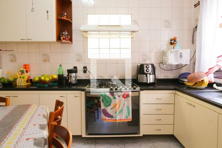 Casa à venda com 850m², 7 quartos e 8 vagas Casa à venda com 850m², 7 quartos e 8 vagascozinha