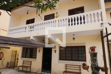 Casa à venda com 850m², 7 quartos e 8 vagas Casa à venda com 850m², 7 quartos e 8 vagasVista do Salao de Festas e Churrasquieira