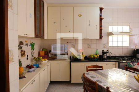 Casa à venda com 850m², 7 quartos e 8 vagas Casa à venda com 850m², 7 quartos e 8 vagascozinha