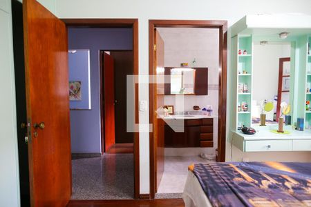 Casa à venda com 850m², 7 quartos e 8 vagas Casa à venda com 850m², 7 quartos e 8 vagasSuite 1