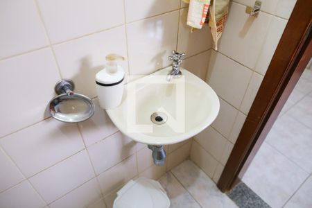 Casa à venda com 850m², 7 quartos e 8 vagas Casa à venda com 850m², 7 quartos e 8 vagasBanheiro a Lavanderia