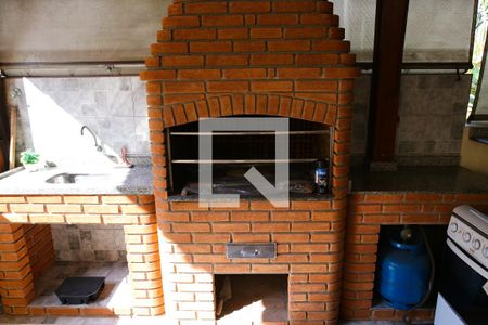 Casa à venda com 850m², 7 quartos e 8 vagas Casa à venda com 850m², 7 quartos e 8 vagasSalao de Festas e Churrasquieira