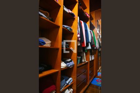 Casa à venda com 850m², 7 quartos e 8 vagas Casa à venda com 850m², 7 quartos e 8 vagasCloset da Suite 1