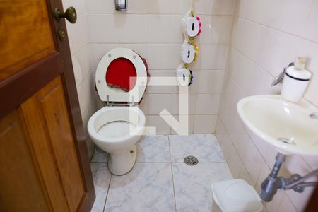 Casa à venda com 850m², 7 quartos e 8 vagas Casa à venda com 850m², 7 quartos e 8 vagasBanheiro a Lavanderia