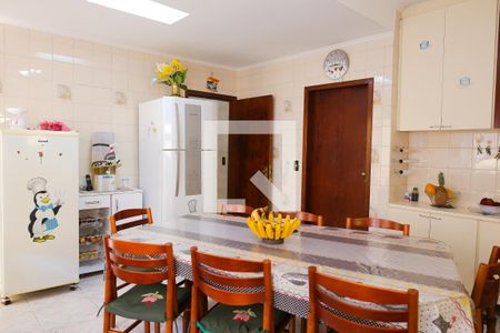 Casa à venda com 850m², 7 quartos e 8 vagas Casa à venda com 850m², 7 quartos e 8 vagascozinha