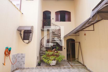 Casa à venda com 850m², 7 quartos e 8 vagas Casa à venda com 850m², 7 quartos e 8 vagasCasa dos Fundos