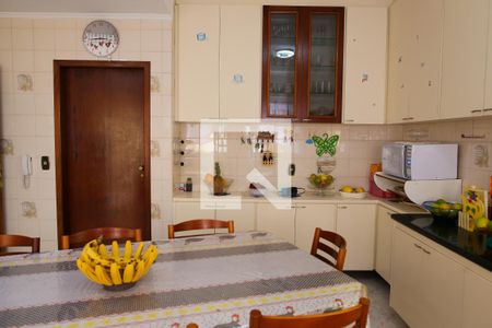 Casa à venda com 850m², 7 quartos e 8 vagas Casa à venda com 850m², 7 quartos e 8 vagascozinha