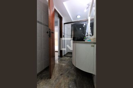 Casa à venda com 222m², 3 quartos e 4 vagasBanheiro da Área da churrasqueira e piscina