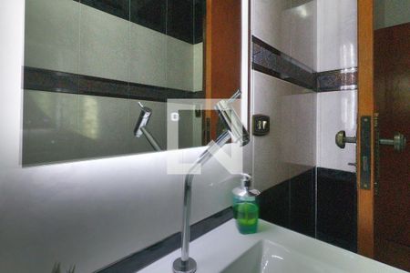 Casa à venda com 222m², 3 quartos e 4 vagasBanheiro da Suíte 1