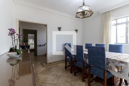 Casa à venda com 220m², 5 quartos e 4 vagas Casa à venda com 220m², 5 quartos e 4 vagasSala de Jantar