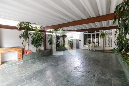 Casa à venda com 220m², 5 quartos e 4 vagas Casa à venda com 220m², 5 quartos e 4 vagasGaragem