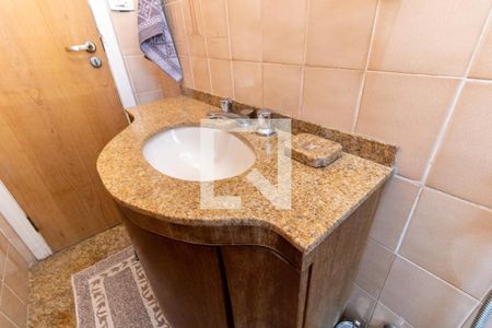 Casa à venda com 220m², 5 quartos e 4 vagas Casa à venda com 220m², 5 quartos e 4 vagasBanheiro da Suíte