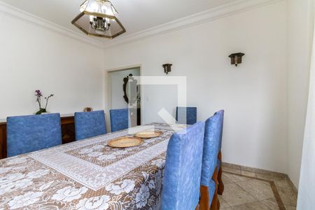 Casa à venda com 220m², 5 quartos e 4 vagas Casa à venda com 220m², 5 quartos e 4 vagasSala de Jantar