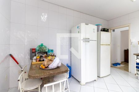 Casa à venda com 220m², 5 quartos e 4 vagas Casa à venda com 220m², 5 quartos e 4 vagasCozinha