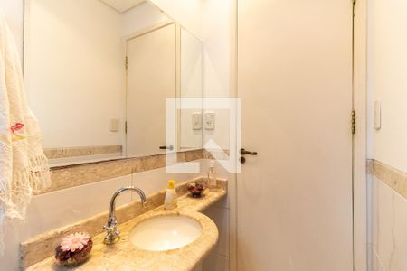 Casa à venda com 220m², 5 quartos e 4 vagas Casa à venda com 220m², 5 quartos e 4 vagasLavabo