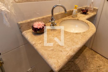 Casa à venda com 220m², 5 quartos e 4 vagas Casa à venda com 220m², 5 quartos e 4 vagasLavabo