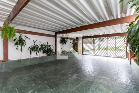 Casa à venda com 220m², 5 quartos e 4 vagas Casa à venda com 220m², 5 quartos e 4 vagasGaragem