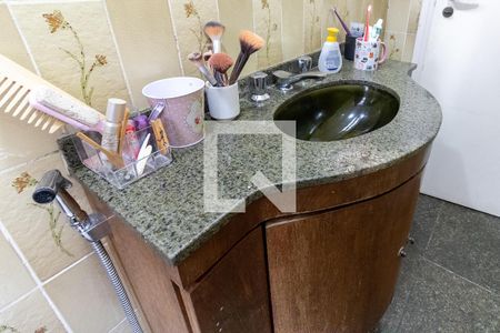 Casa à venda com 220m², 5 quartos e 4 vagas Casa à venda com 220m², 5 quartos e 4 vagasBanheiro Social