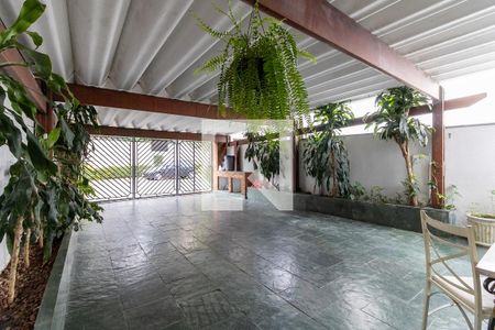 Casa à venda com 220m², 5 quartos e 4 vagas Casa à venda com 220m², 5 quartos e 4 vagasGaragem