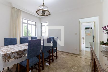 Casa à venda com 220m², 5 quartos e 4 vagas Casa à venda com 220m², 5 quartos e 4 vagasSala de Jantar