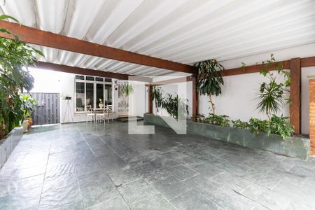 Casa à venda com 220m², 5 quartos e 4 vagas Casa à venda com 220m², 5 quartos e 4 vagasGaragem