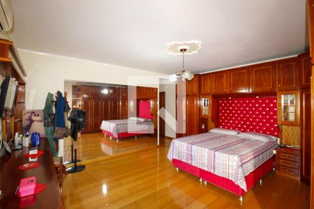 Casa à venda com 372m², 4 quartos e 2 vagas Casa à venda com 372m², 4 quartos e 2 vagasQuarto Suíte