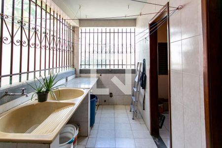 Casa à venda com 258m², 4 quartos e 4 vagas Casa à venda com 258m², 4 quartos e 4 vagasLavanderia