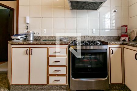 Casa à venda com 258m², 4 quartos e 4 vagas Casa à venda com 258m², 4 quartos e 4 vagasCozinha