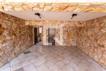 Casa à venda com 258m², 4 quartos e 4 vagas Casa à venda com 258m², 4 quartos e 4 vagasGaragem