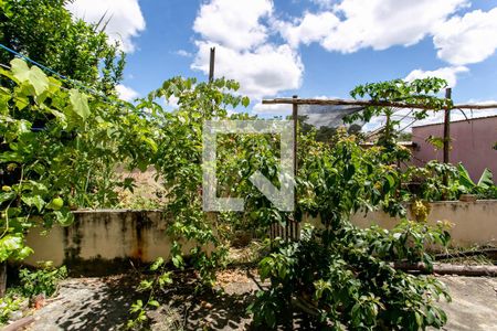 Casa à venda com 258m², 4 quartos e 4 vagas Casa à venda com 258m², 4 quartos e 4 vagasQuintal