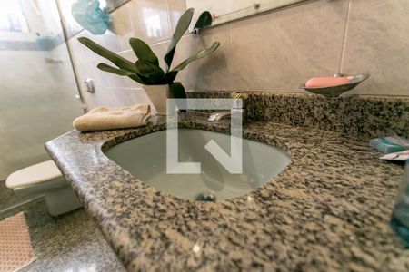 Casa à venda com 258m², 4 quartos e 4 vagas Casa à venda com 258m², 4 quartos e 4 vagasBanheiro Social