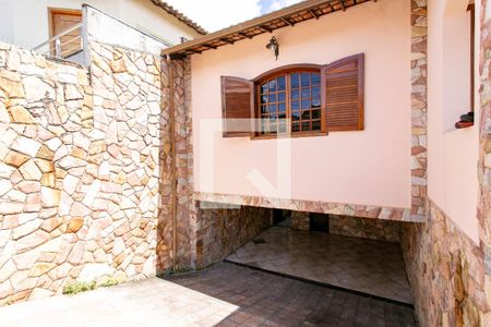Casa à venda com 258m², 4 quartos e 4 vagas Casa à venda com 258m², 4 quartos e 4 vagasGaragem