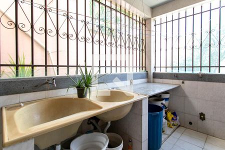 Casa à venda com 258m², 4 quartos e 4 vagas Casa à venda com 258m², 4 quartos e 4 vagasLavanderia