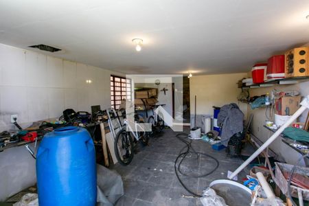 Casa à venda com 258m², 4 quartos e 4 vagas Casa à venda com 258m², 4 quartos e 4 vagasPorão 1