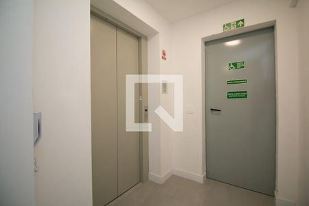 Apartamento à venda com 60m², 1 quarto e 1 vaga Apartamento à venda com 60m², 1 quarto e 1 vagaHall de Entrada (Saí de Emergência)
