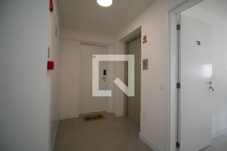 Apartamento à venda com 60m², 1 quarto e 1 vaga Apartamento à venda com 60m², 1 quarto e 1 vagaHall de Entrada (Saí de Emergência)