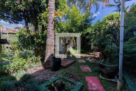 Casa à venda com 250m², 3 quartos e 5 vagas Casa à venda com 250m², 3 quartos e 5 vagasJardim