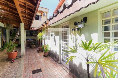 Casa à venda com 250m², 3 quartos e 5 vagas Casa à venda com 250m², 3 quartos e 5 vagasQuintal