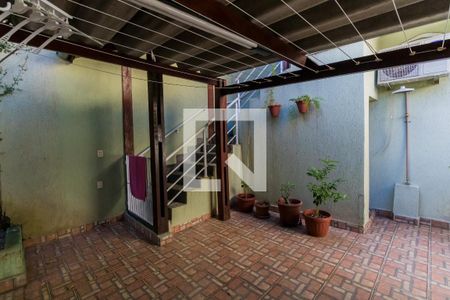 Casa à venda com 250m², 3 quartos e 5 vagas Casa à venda com 250m², 3 quartos e 5 vagasQuintal